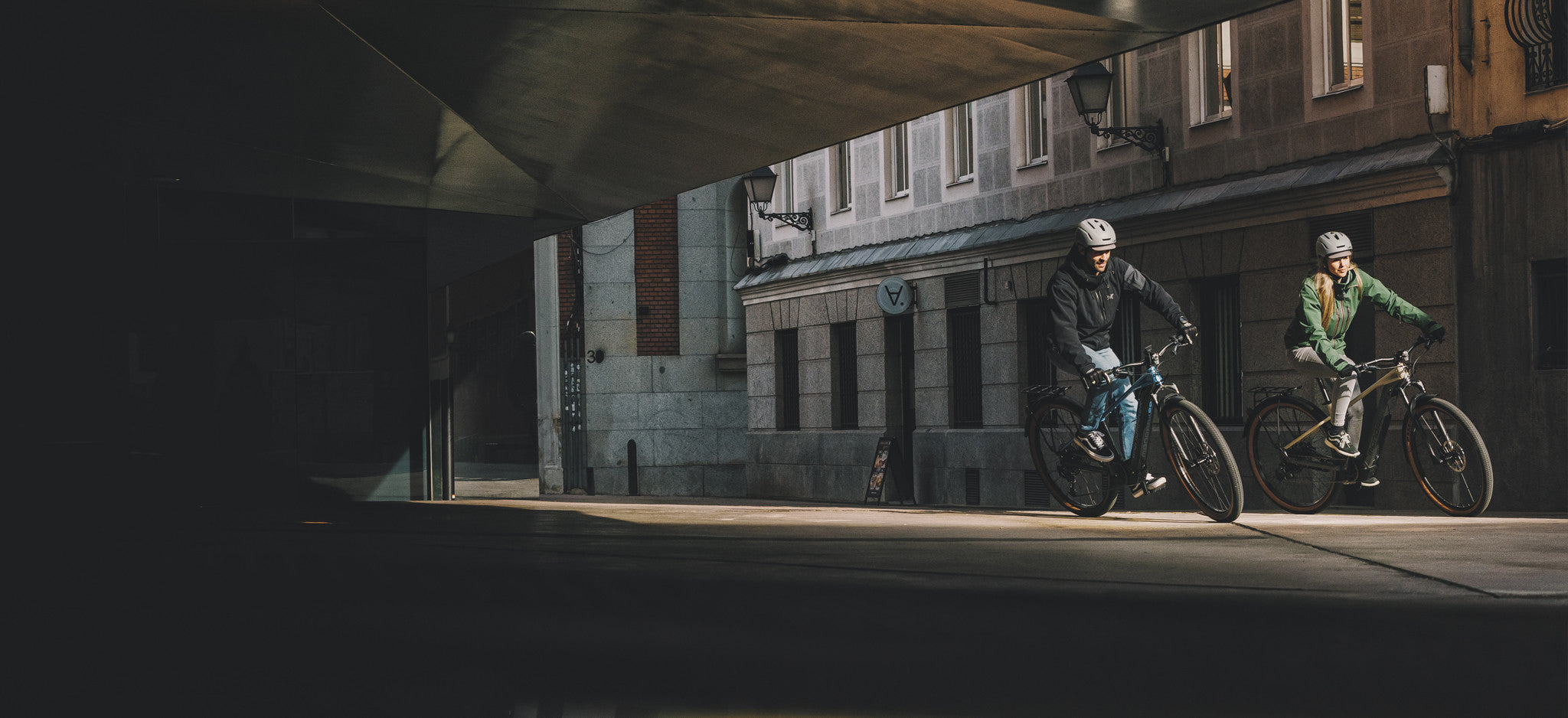 HYBRID TRAIL E-BIKES
